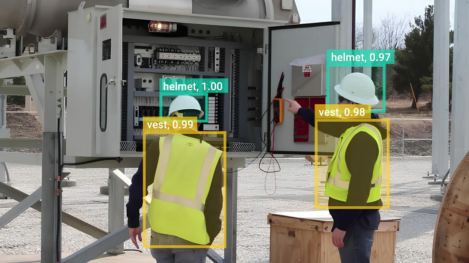 immagine del software di timelapse cantieri che individua persone ed elmetti all'interno del cantiere